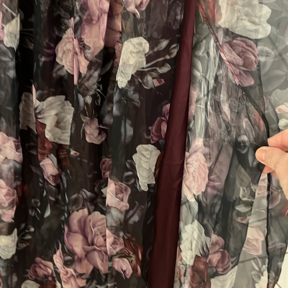 Beautiful never-worn dress for prom or a wedding. Purple flowered, strapless. - Picture 5 of 9